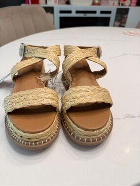 Universal Thread Natural Woven Strap Sandals - Tan Footbed